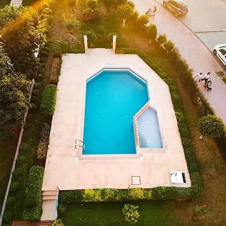 Alanya'da Enfes Deniz Manzarali Ve Havuzlu Daire *